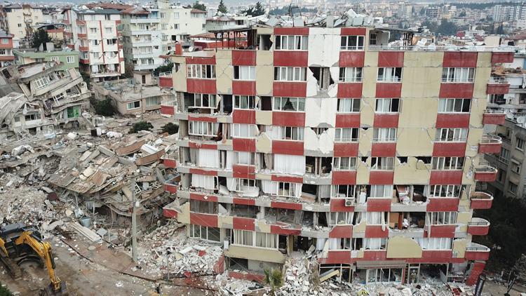 Türkiye depremi ABDde gündem oldu: California yumuşak katları tartışıyor