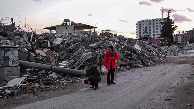 Almanyaya deprem çağrısı: Enkaz altında pasaport aranmaz, vizeyi hızlandırın