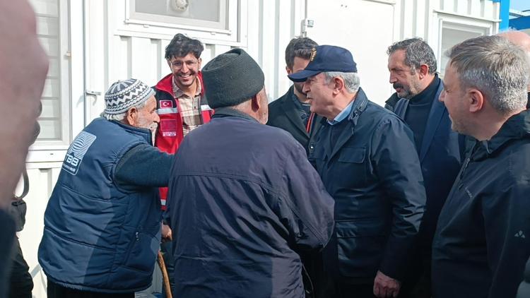 Bakan Akardan, depremin vurduğu İslahiye ve Nurdağına ziyaret