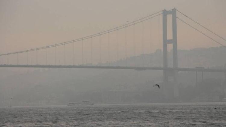 İstanbul Boğazında gemi trafiğine sis engeli