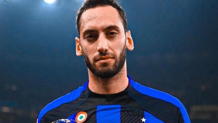 Hakan Çalhanoğlu, ödülünü depremzedelere adadı