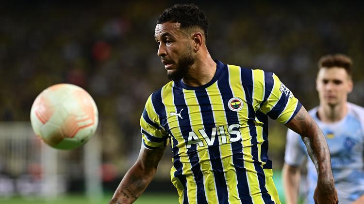 Fenerbahçede Michy Batshuayinin yerine Joshua King sahada olacak