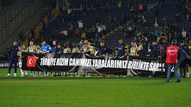Fenerbahçe’den maç sonu anlamlı pankart