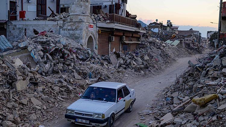 Depremde yıkılan binalarla ilgili tutuklu sayısı 188e yükseldi