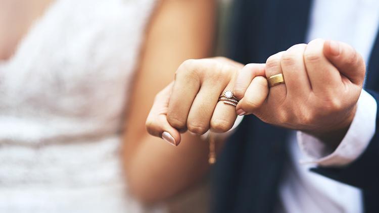 İngiltere ve Gallerde yasal evlenme yaşı 18e çıkarıldı