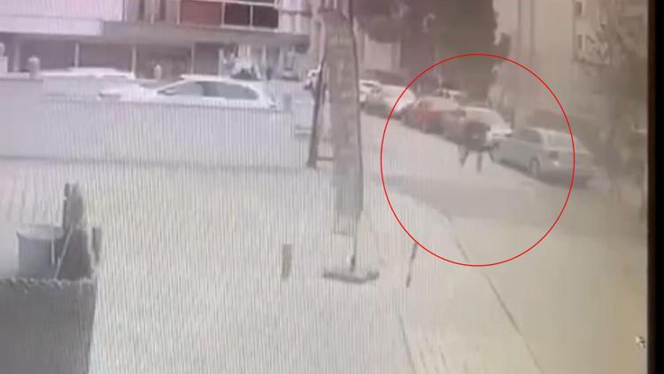 Oyuncak silahla banka soyup kaçtı Polisin şüpheliyi takibi kamerada