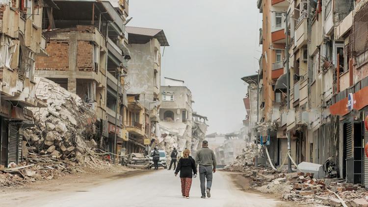 Deprembilimci Prof. Kaypak’tan kritik uyarı: Üç aydan önce ne evlere girin ne de temel atın