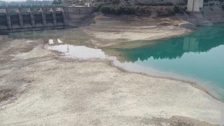 Kurak havalar sonrası susuzluk alarmı: Barajlardaki seviye azaldı