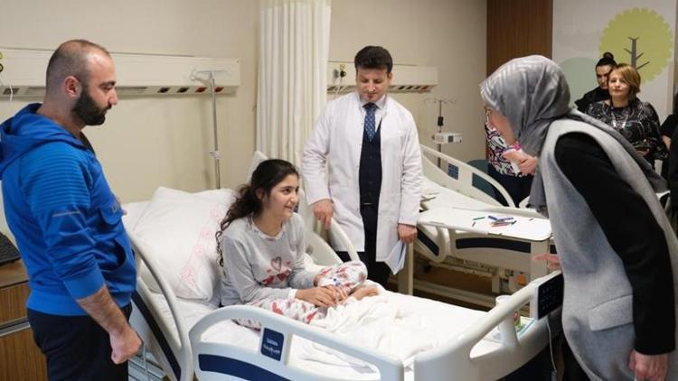 Sümeyye Erdoğan Bayraktar, depremzedeleri hastanede ziyaret etti