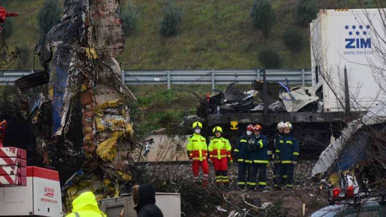 Yunanistan’daki tren faciasının ardından demiryolu çalışanları greve gitti