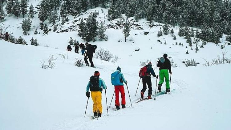 Kaçkar Dağlarında kayakçıların üzerine çığ düştü: 2 kişi hayatını kaybetti