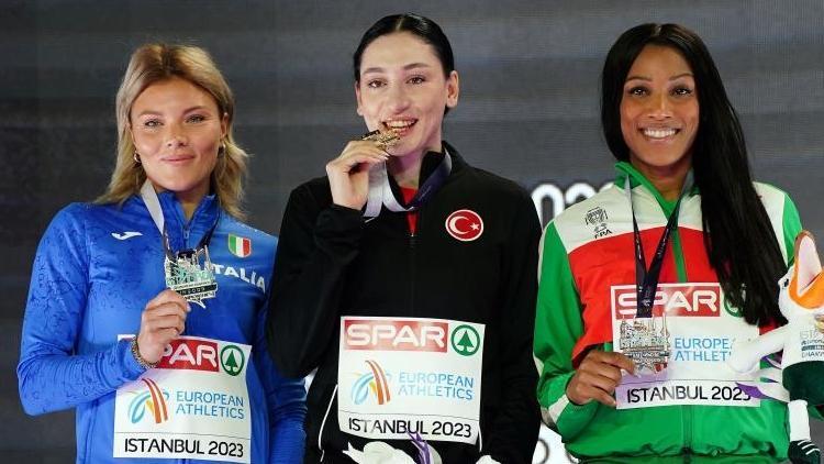 Avrupa şampiyonu milli sporcu Tuğba Danışmaz altın madalyasını aldı