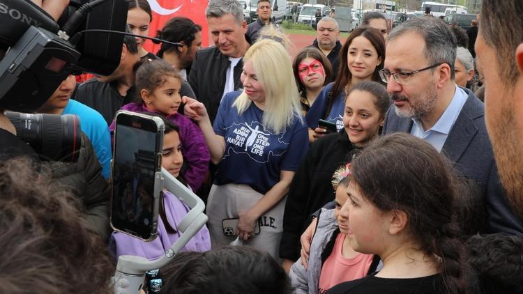 Depremzede çocuklar için Spor Şenliği