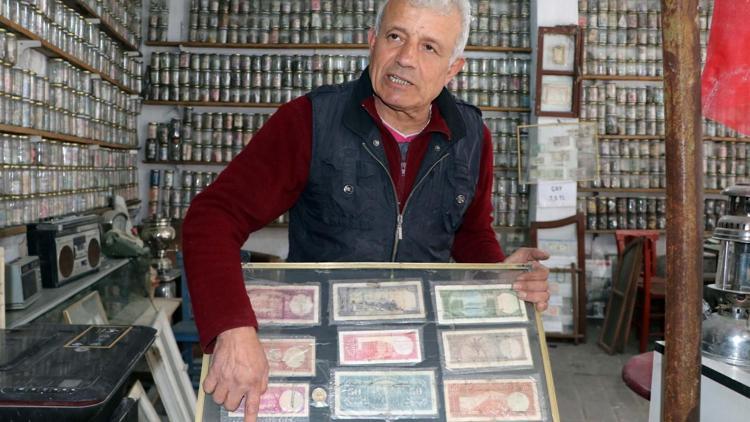 Müzesinin en kıymetli paralarını depremzedeler için satışa çıkardı