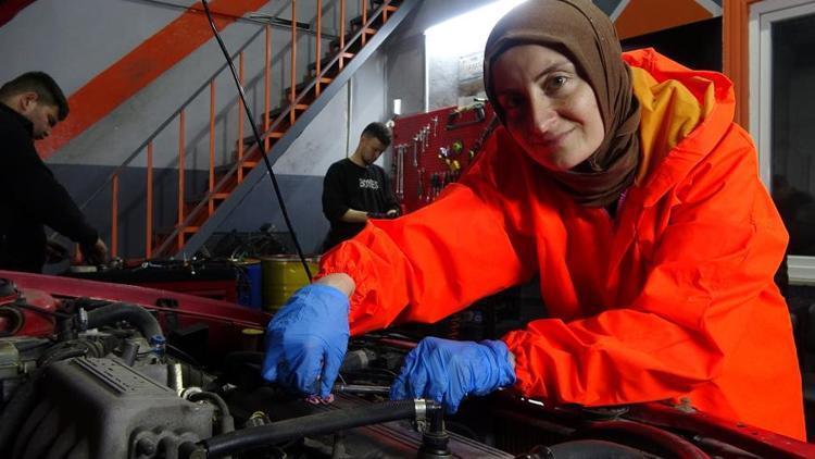 Sanayinin çakır ablası Mehtap: Kadınlar çiçek ister ama ben balata istiyorum