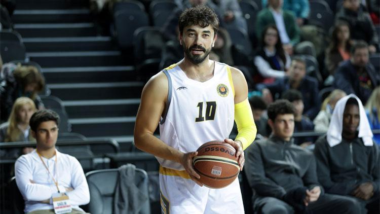 Kraliçe’nin Ateş’i Gökhan Alkan’dan basketbol şov…