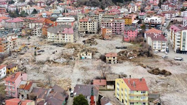 Geredede fay hattının geçtiği bölgedeki binalar yıkılıyor