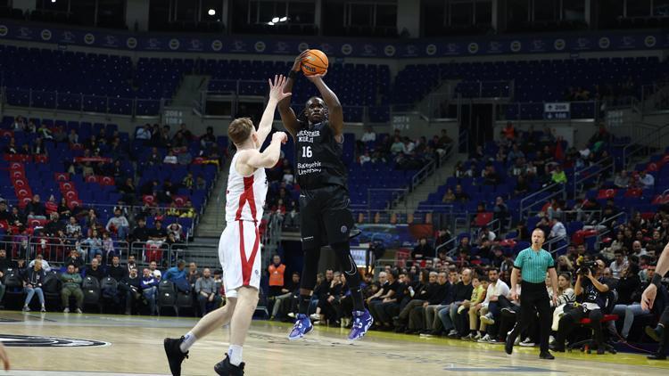 Bahçeşehir Koleji 76-77 Baxi Manresa