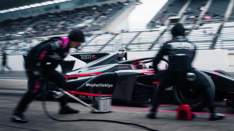 Super Formula pilotları depremden etkilenen vatandaşları andılar