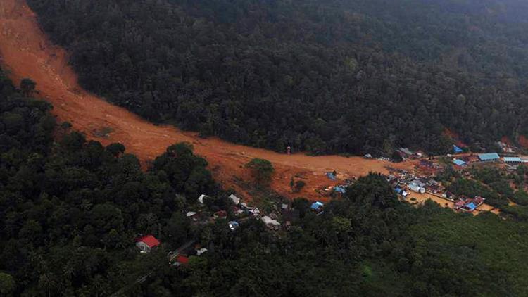 Endonezyadaki toprak kaymasında can kaybı 36ya yükseldi