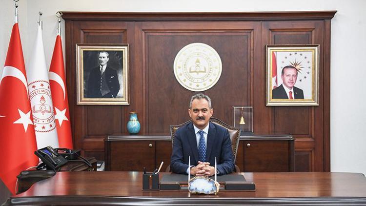 Bakan Özer, İstiklal Marşının kabulünün yıldönümünü kutladı