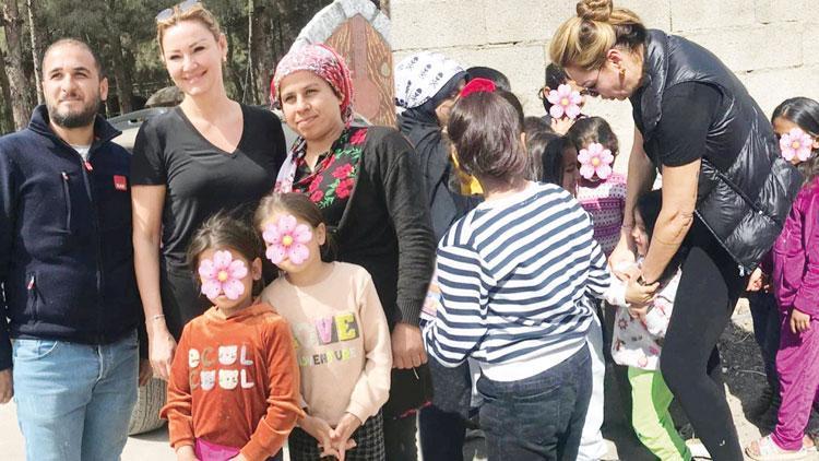 Pınar Altuğ deprem bölgesini ziyaret etti: Koşup sarıldılar