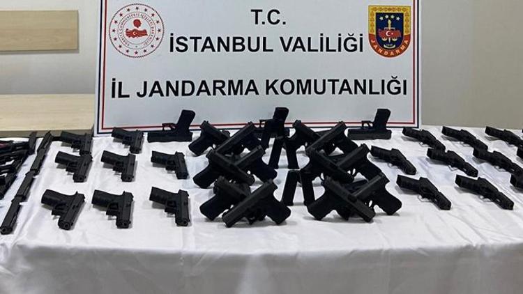 Pendik’te suç örgütlerine silah imalatı yapan iki şüpheli suçüstü yakalandı