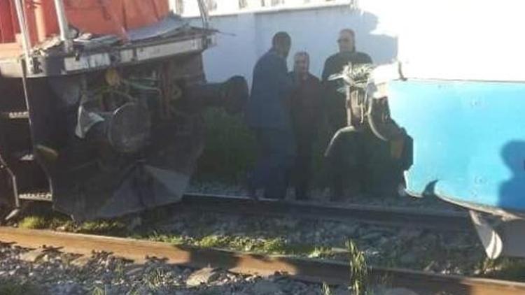 Cezayirde yük treni tramvayla çarpıştı: 7 yaralı