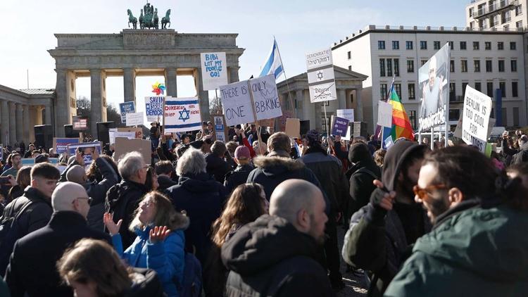 Netanyahu’ya Berlin’de de protesto