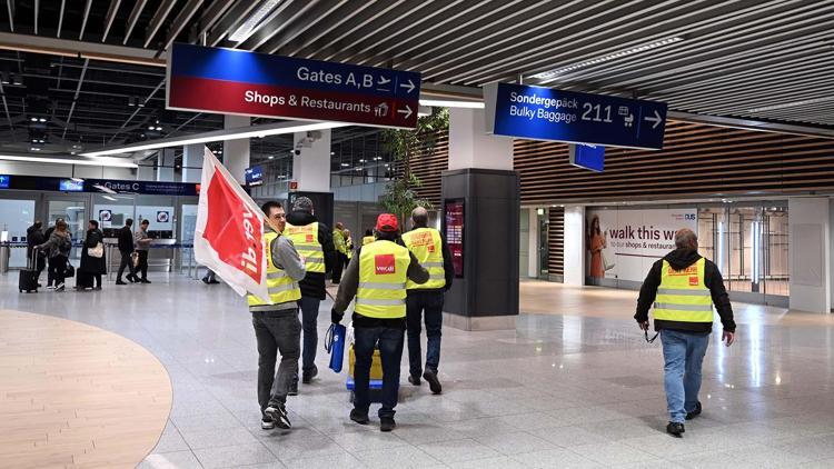 Havalimanlarında yine grev