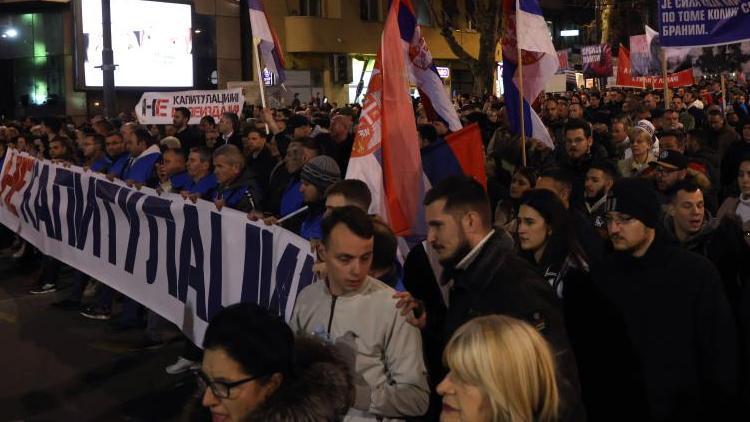 Sırbistanda Kosova ile normalleşme anlaşması protesto edildi