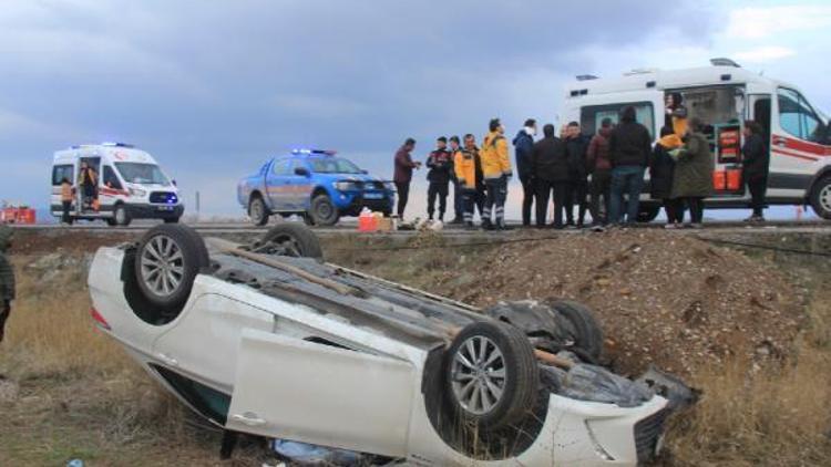 Sivasta otomobil şarampole devrildi: 4 yaralı