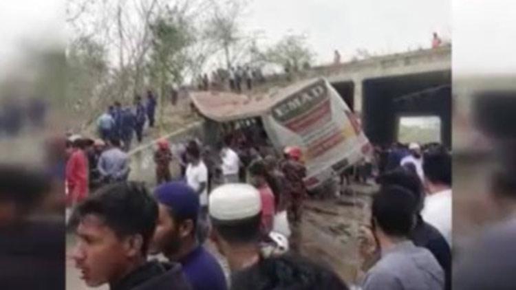 Bangladeş’te otobüs kazası: 19 ölü