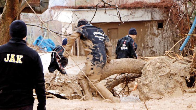 Selde kaybolanları aramaya devam ediliyor