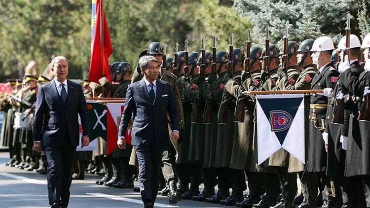 Bakan Akar, Malezyalı mevkidaşı Hasan ile görüştü