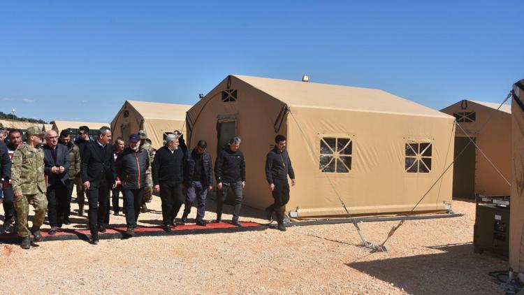 Bakan Özer’den NATO çadır kenti ziyareti