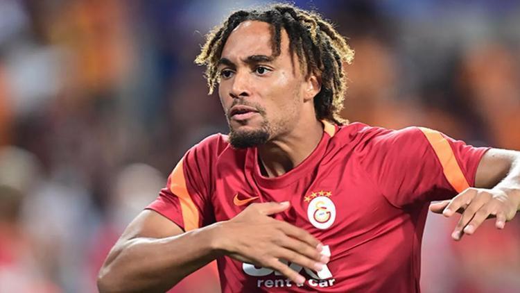 Galatasarayın Fransız sağ beki Sacha Boeye teklif yağıyor