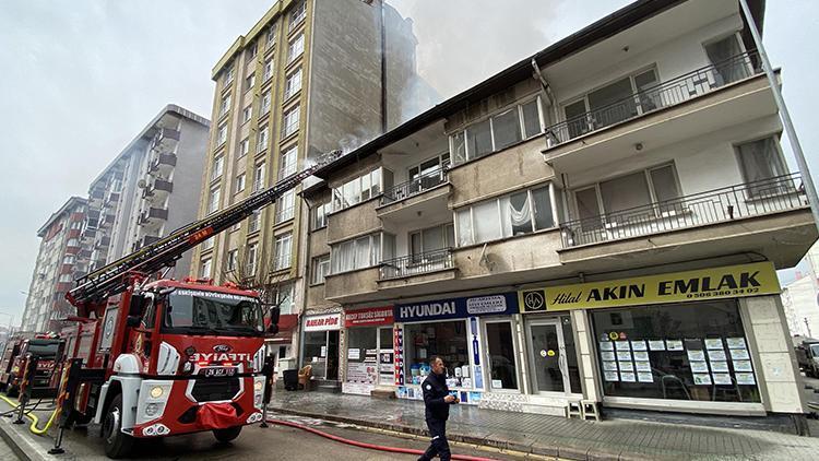 Eskişehirde 3 katlı binada yangın