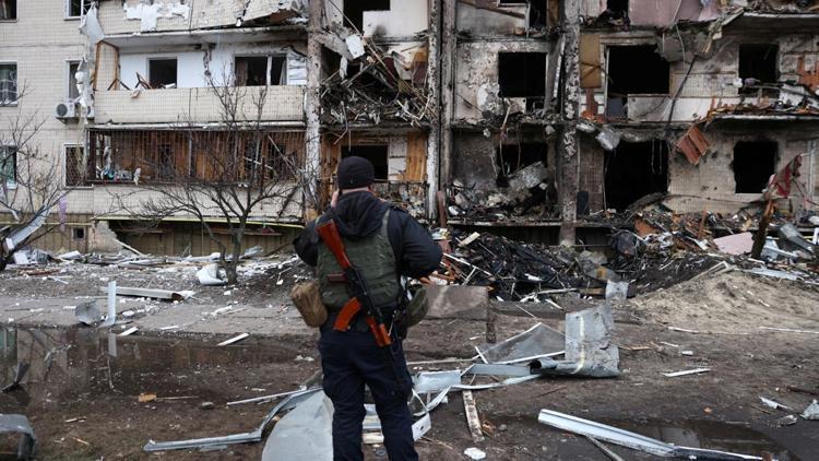 Rusya, Zaporijyada 9 katlı apartmanı vurdu: 1 ölü, 25 yaralı