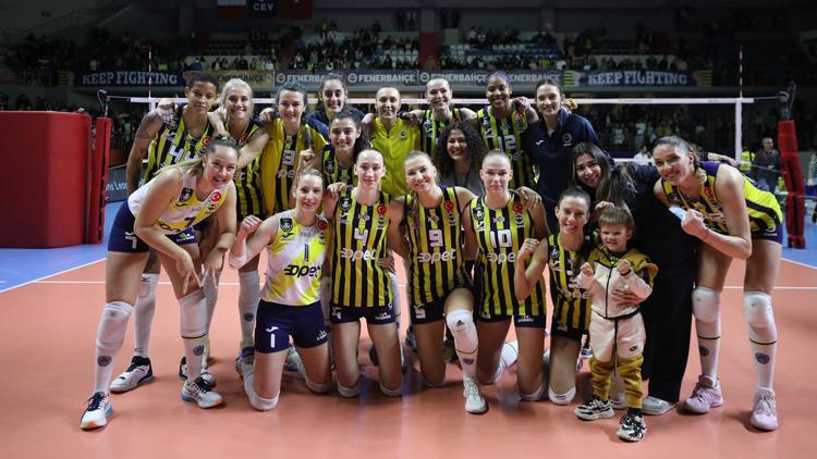 Fenerbahçe ve Eczacıbaşı yarı final için sahada