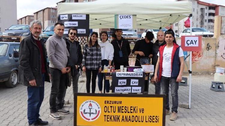 Depremzede destek olmak için pazarda stant kurup çay sattılar