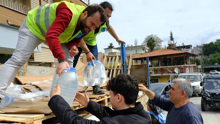 Eskişehir’den deprem bölgesine 12 TIR içme suyu desteği