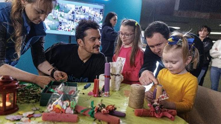 Orlando Bloom, Kiev’de savaştan etkilenen çocukları ziyaret etti