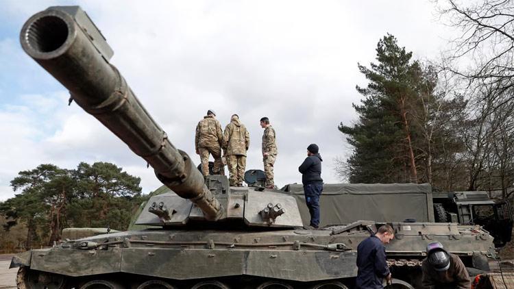 Ukrayna, İngiliz yapımı ilk Challenger 2 tanklarını teslim aldı