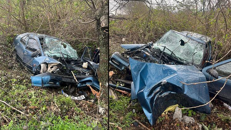 Balıkesirde otomobil ağaca çarptı: 2 ölü