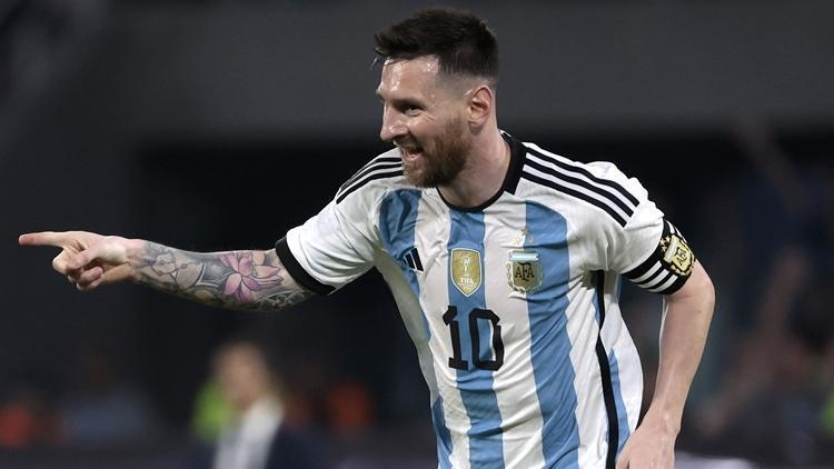 Lionel Messi, milli takımlarda 100 gol barajını geçen 3. futbolcu oldu