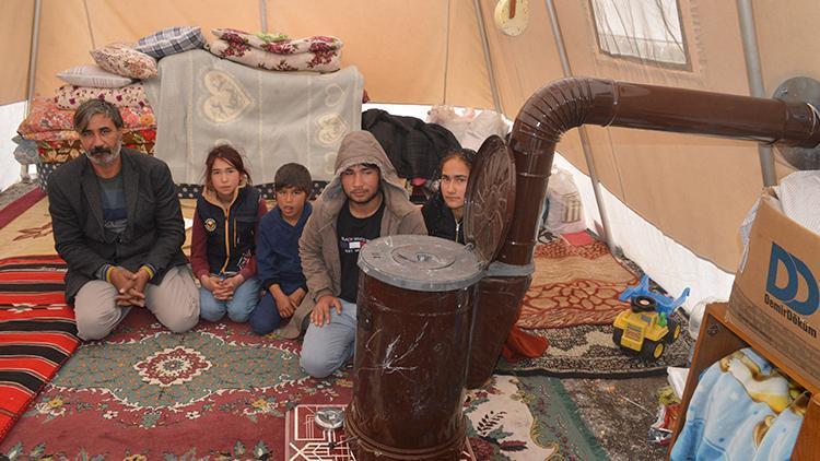 Ankarada çadırda kalan depremzede aile eve yerleştirildi