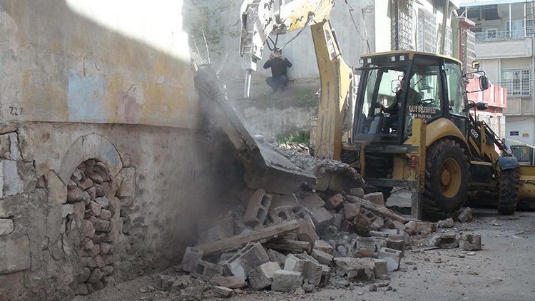 Kiliste ağır hasarlı binalar yıkılıyor