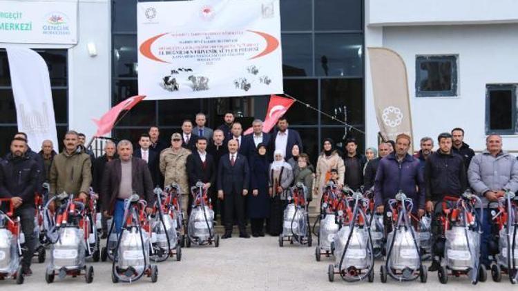 Mardin’de üreticilere süt sağım makinesi desteği