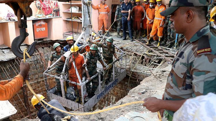 Hindistanda zemini çöken tapınakta can kaybı 35e yükseldi